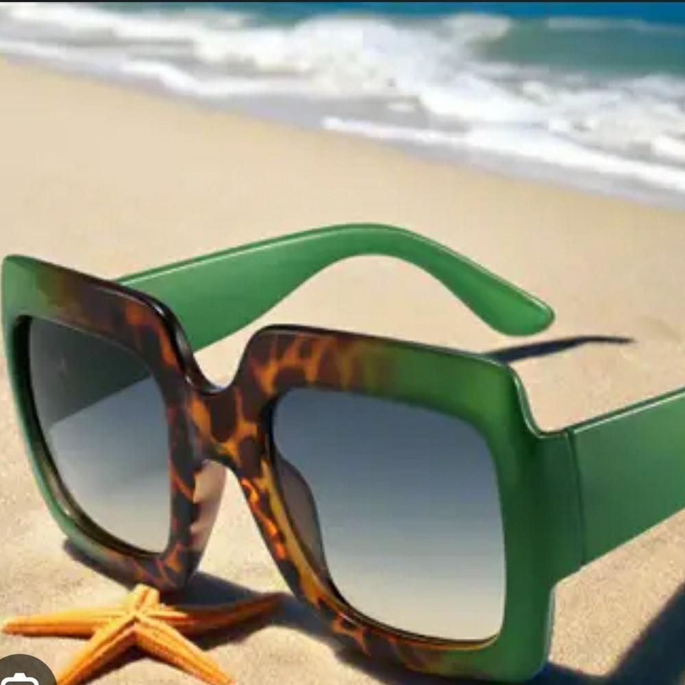 Vacation Stylish Tortoiseshell and Green Women's Sunglasses - Picture 2 of 5